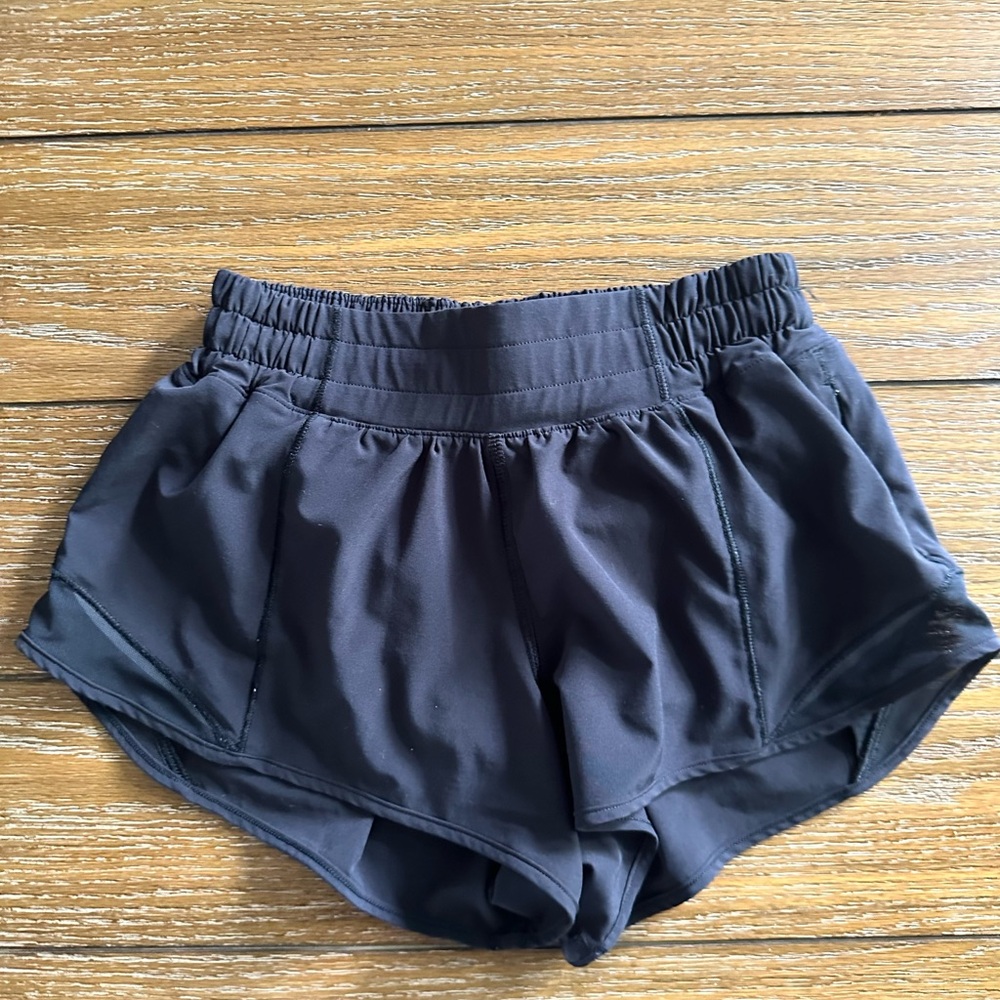 Lululemon Hotty Hot Low-Rise Short 2.5”